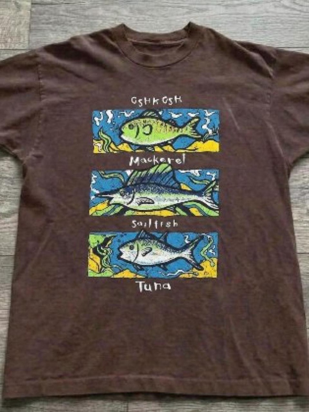 Gildan Brown Short Sleeve Tee with Blue & Green Fish Panels